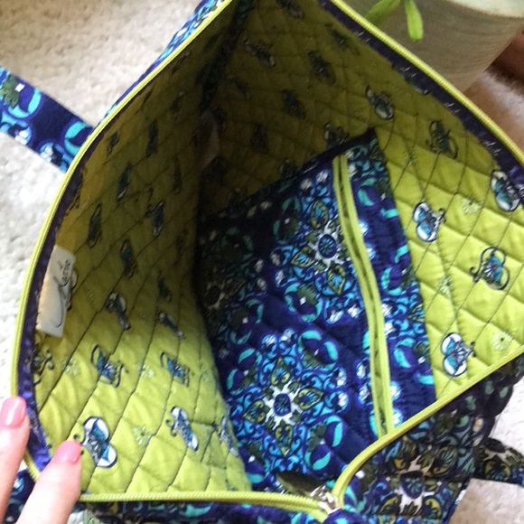 Large Quilted Print Tote - Picture 5 of 8